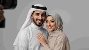  10 أسئلة لشريك حياتك تكشف أعمق أسراره بلطف
